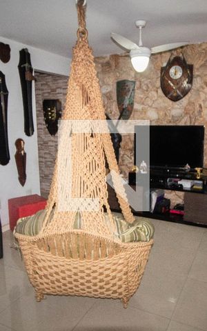 Casa à venda com 180m², 3 quartos e 2 vagas Casa à venda com 180m², 3 quartos e 2 vagasSala de Jogos