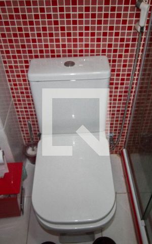 Casa à venda com 180m², 3 quartos e 2 vagas Casa à venda com 180m², 3 quartos e 2 vagasBanheiro da Suíte