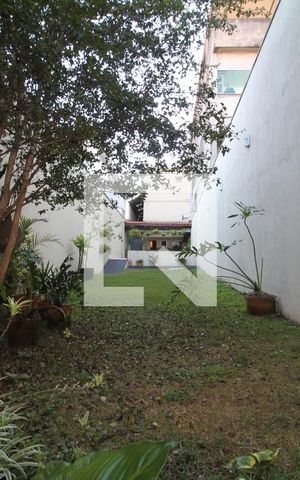 Casa à venda com 200m², 4 quartos e 2 vagasQuintal e Jardim