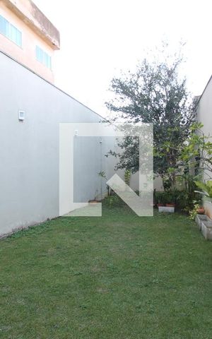 Casa à venda com 200m², 4 quartos e 2 vagasQuintal e Jardim