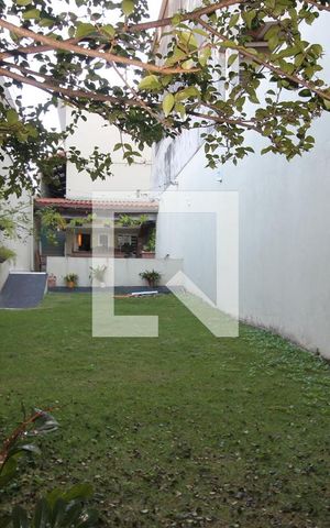 Casa à venda com 200m², 4 quartos e 2 vagasQuintal e Jardim