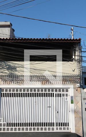 Casa à venda com 200m², 4 quartos e 2 vagasFachada