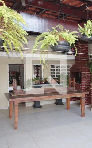 Casa à venda com 200m², 4 quartos e 2 vagasÁrea gourmet 