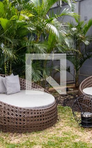 Studio à venda com 27m², 1 quarto e sem vaga Studio à venda com 27m², 1 quarto e sem vagaÁrea comum - jardim e espreguiçadeiras