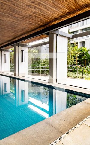Studio à venda com 27m², 1 quarto e sem vaga Studio à venda com 27m², 1 quarto e sem vagaÁrea comum - piscina detalhe vista jardim