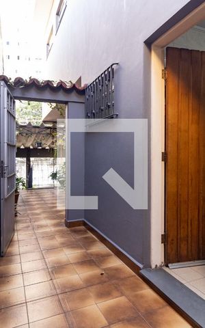 Casa de condomínio à venda com 180m², 3 quartos e 2 vagas Casa de condomínio à venda com 180m², 3 quartos e 2 vagasCorredor Lateral