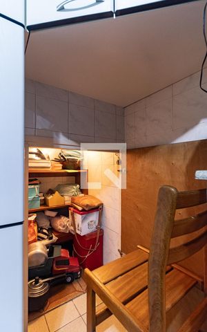Casa de condomínio à venda com 180m², 3 quartos e 2 vagas Casa de condomínio à venda com 180m², 3 quartos e 2 vagasDispensa da Cozinha