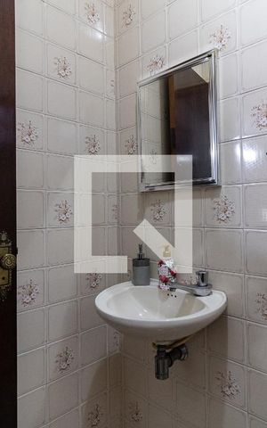 Casa de condomínio à venda com 180m², 3 quartos e 2 vagas Casa de condomínio à venda com 180m², 3 quartos e 2 vagasLavabo