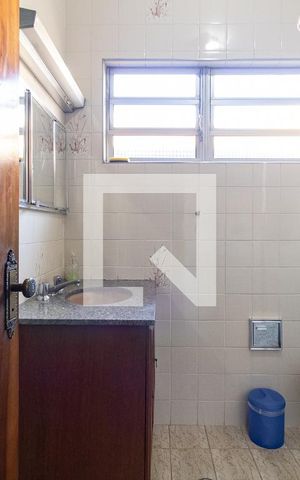 Casa de condomínio à venda com 180m², 3 quartos e 2 vagas Casa de condomínio à venda com 180m², 3 quartos e 2 vagasBanheiro Social