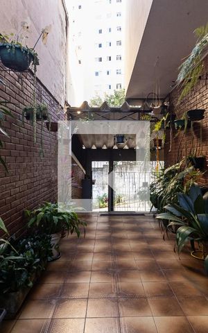 Casa de condomínio à venda com 180m², 3 quartos e 2 vagas Casa de condomínio à venda com 180m², 3 quartos e 2 vagasCorredor Lateral