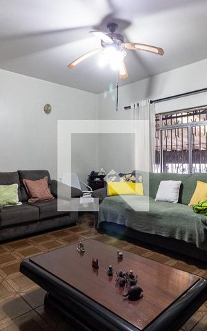 Casa de condomínio à venda com 180m², 3 quartos e 2 vagas Casa de condomínio à venda com 180m², 3 quartos e 2 vagasSala