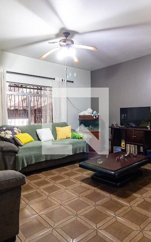 Casa de condomínio à venda com 180m², 3 quartos e 2 vagas Casa de condomínio à venda com 180m², 3 quartos e 2 vagasSala