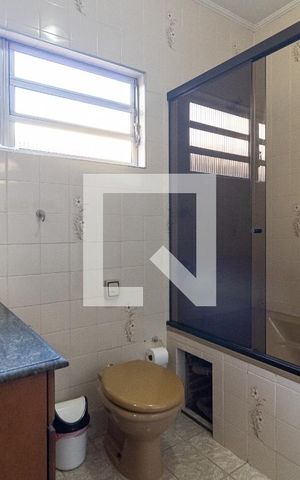 Casa de condomínio à venda com 180m², 3 quartos e 2 vagas Casa de condomínio à venda com 180m², 3 quartos e 2 vagasBanheiro da Suíte