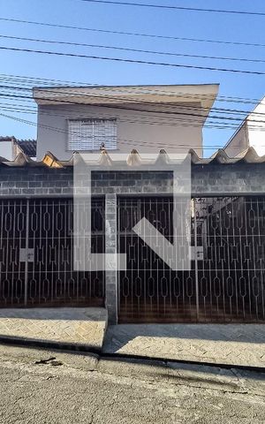Casa de condomínio à venda com 180m², 3 quartos e 2 vagas Casa de condomínio à venda com 180m², 3 quartos e 2 vagasFachada