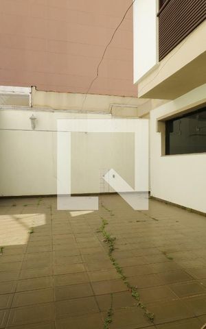 Casa para alugar com 320m², 4 quartos e 5 vagasQuintal
