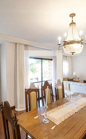 Apartamento à venda com 200m², 3 quartos e 2 vagas Apartamento à venda com 200m², 3 quartos e 2 vagasSala de jantar