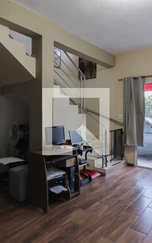 Casa à venda com 300m², 3 quartos e 1 vaga Casa à venda com 300m², 3 quartos e 1 vagaSala