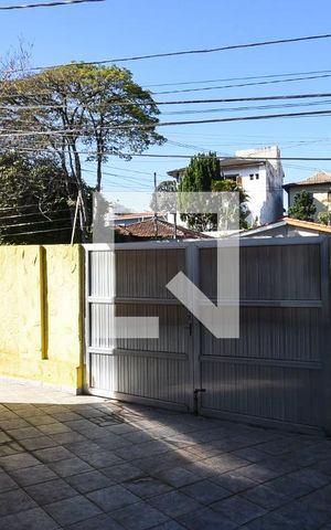 Casa à venda com 320m², 2 quartos e 4 vagas Casa à venda com 320m², 2 quartos e 4 vagasGaragem