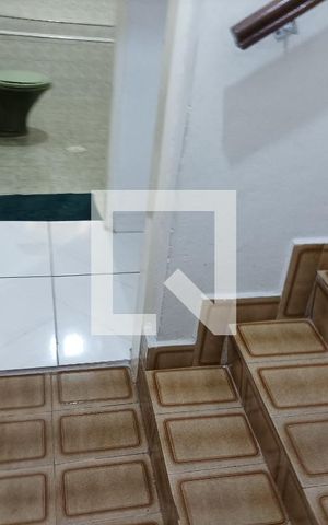 Casa para alugar com 336m², 2 quartos e 1 vaga Casa para alugar com 336m², 2 quartos e 1 vagaEscada quartos