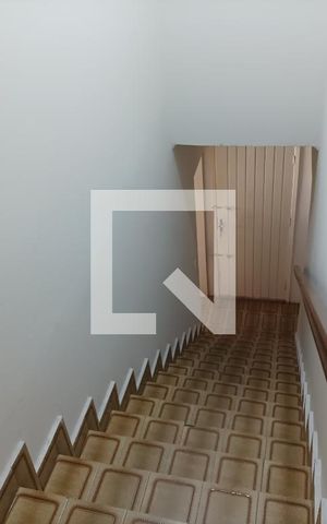 Casa para alugar com 336m², 2 quartos e 1 vaga Casa para alugar com 336m², 2 quartos e 1 vagaEscada quartos