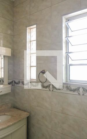 Casa à venda com 291m², 4 quartos e 3 vagasBanheiro da Suíte