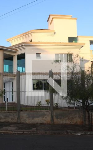 Casa para alugar com 650m², 4 quartos e 2 vagasFachada