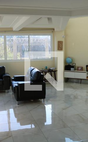 Casa para alugar com 650m², 4 quartos e 2 vagasSala