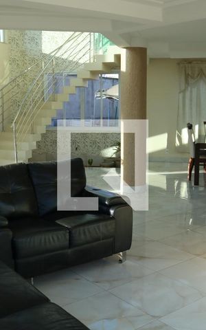 Casa para alugar com 650m², 4 quartos e 2 vagasSala