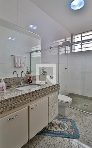 Casa à venda com 280m², 4 quartos e 3 vagasBanheiro do Corredor