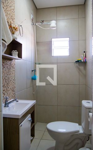 Casa à venda com 217m², 5 quartos e 5 vagasBanheiro da Suíte 2 - Casa 2