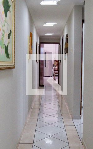 Casa à venda com 217m², 5 quartos e 5 vagasCorredor
