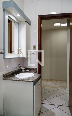 Casa à venda com 217m², 5 quartos e 5 vagasBanheiro Social