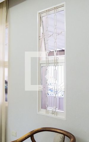 Casa à venda com 217m², 5 quartos e 5 vagasSala