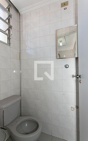 Apartamento à venda com 168m², 4 quartos e 2 vagas Apartamento à venda com 168m², 4 quartos e 2 vagasBanheiro de Serviço