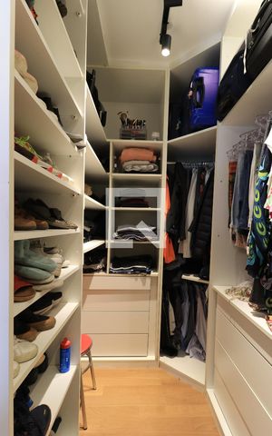 Apartamento à venda com 155m², 3 quartos e 3 vagas Apartamento à venda com 155m², 3 quartos e 3 vagasCloset da suíte 1