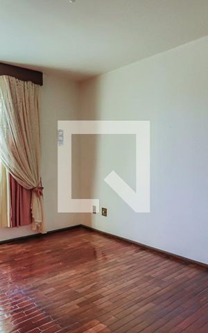 Casa à venda com 493m², 6 quartos e 3 vagasQuarto 3 Suíte