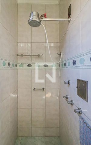 Casa à venda com 493m², 6 quartos e 3 vagasBanheiro do Quarto 4 Suíte