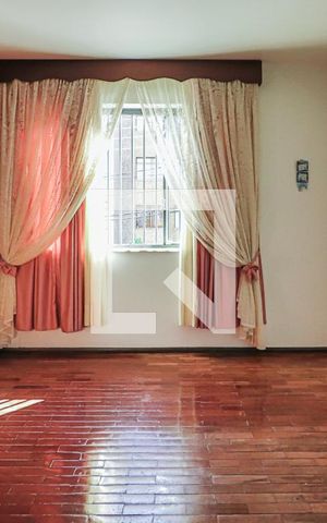 Casa à venda com 493m², 6 quartos e 3 vagasQuarto 3 Suíte