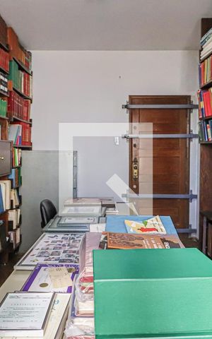 Casa à venda com 493m², 6 quartos e 3 vagasBiblioteca