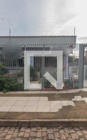 Casa à venda com 150m², 2 quartos e 4 vagas Casa à venda com 150m², 2 quartos e 4 vagasFachada