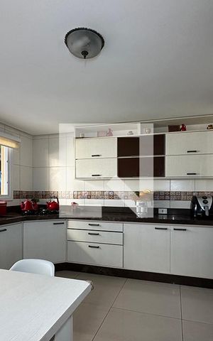 Casa à venda com 92m², 2 quartos e 2 vagasCozinha 