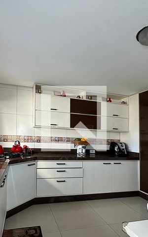 Casa à venda com 92m², 2 quartos e 2 vagasCozinha 