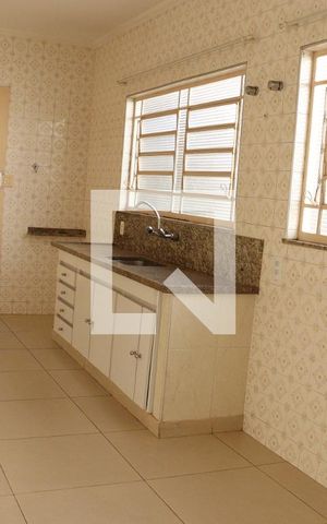 Casa à venda com 260m², 4 quartos e 6 vagasCozinha