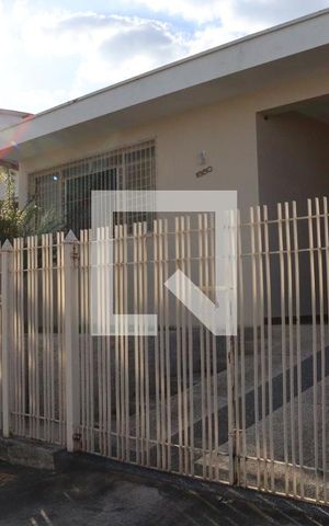 Casa à venda com 260m², 4 quartos e 6 vagasFachada