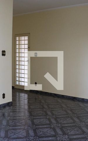 Casa à venda com 260m², 4 quartos e 6 vagasSala