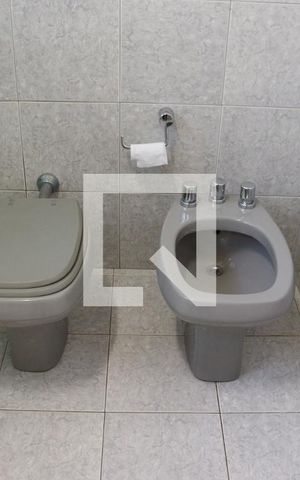 Casa à venda com 260m², 4 quartos e 6 vagasBanheiro 1
