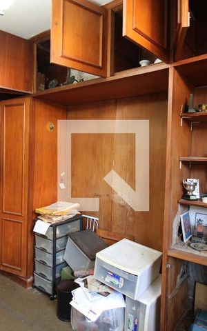 Casa à venda com 477m², 5 quartos e 3 vagasQuarto 4 - Escritório