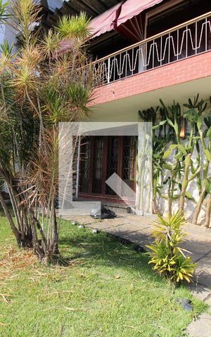 Casa à venda com 477m², 5 quartos e 3 vagasÁrea Externa - Frente