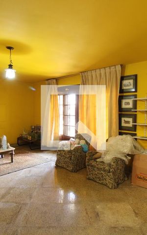 Casa à venda com 477m², 5 quartos e 3 vagasSala