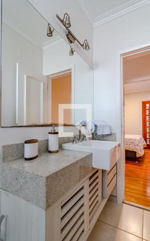 Casa à venda com 350m², 4 quartos e 5 vagasBanheiro 2